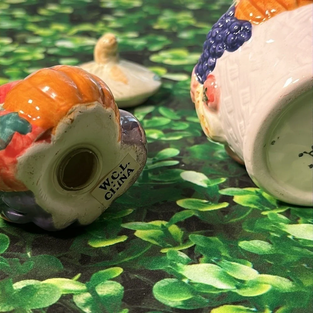 Vintage Vegetable Harvest Sugar Creamer Salt/Pepper Shaker ceramic kitchen set